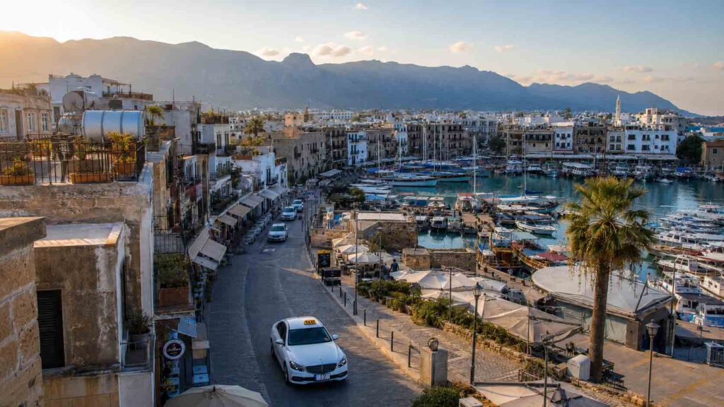 Şehir içi 7/24 kesintisiz Girne taksi hizmeti.